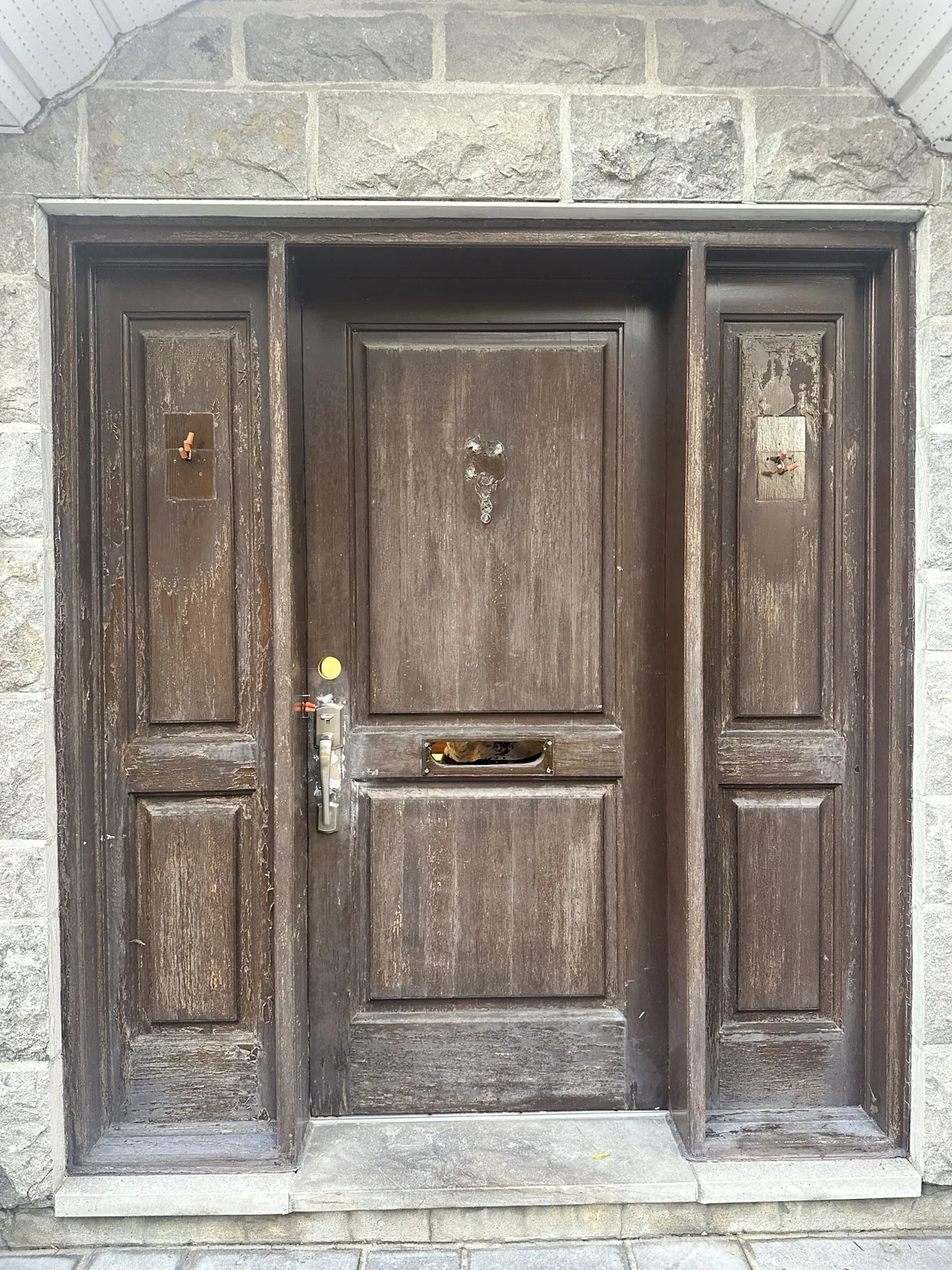 Restauration de porte d’entrée — avant